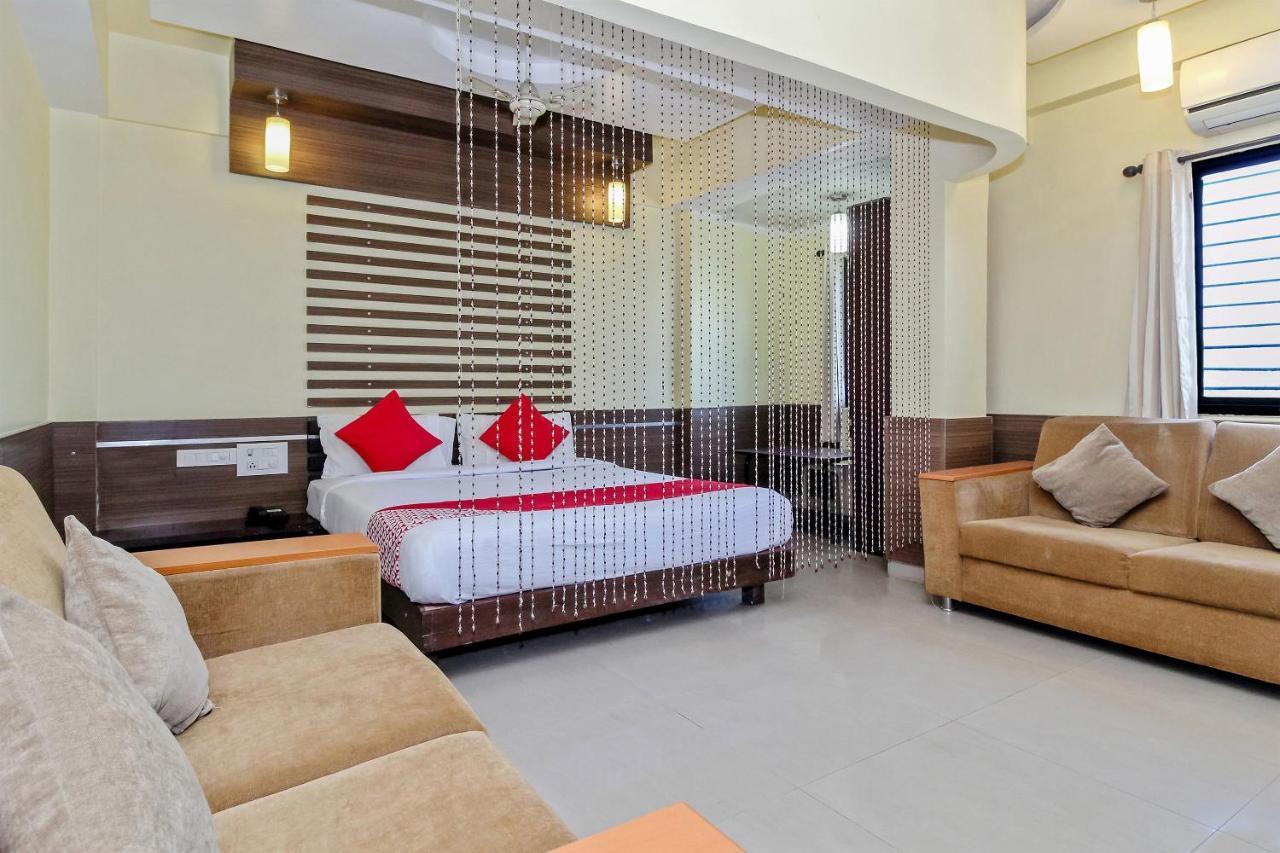 Oyo 30537 Hotel Megharaj Bijāpur Exterior foto